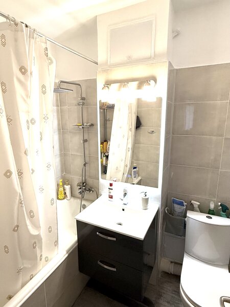 Dristor, Calea Vitan Stradal, vis-a-vis de Stadionul Olimpia,